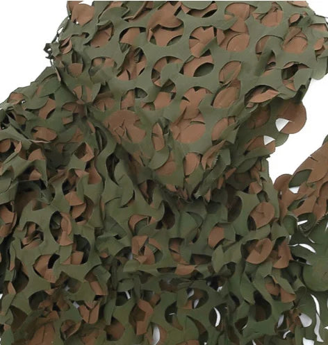 Detalle de red de camuflaje verde para caza y observación
